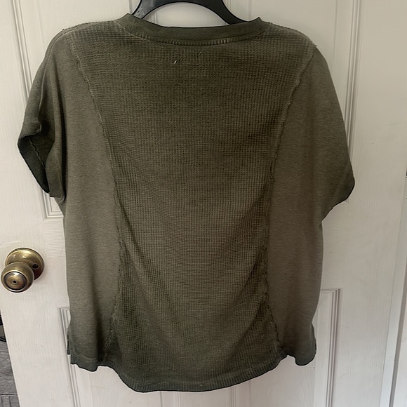 Army Green Wonderly top, only worn once ! - Picture 3 of 4